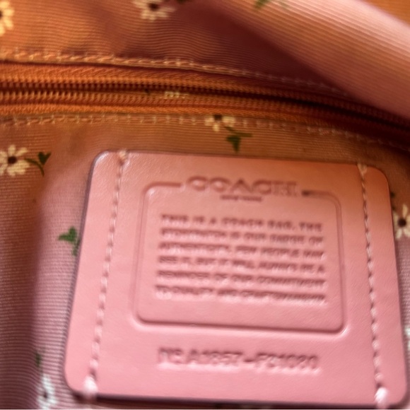 BLA FRIDAY SPECIAL!
Coach purse, matching ribbon, FRENCH, purse, and pouch  - Picture 4 of 7